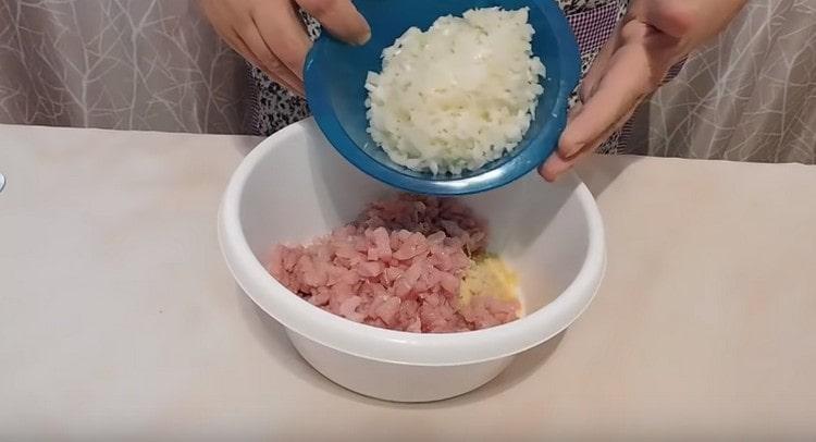 We cut pork into small pieces.