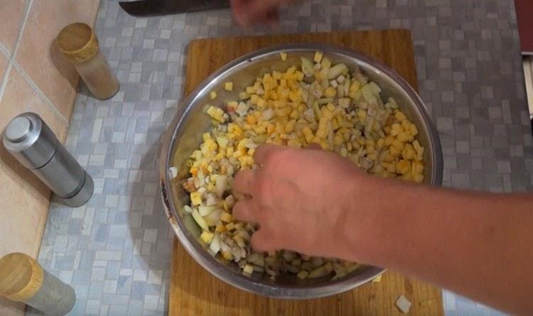 Mix thoroughly and knead the filling with your hands.