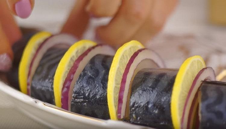 Marinated mackerel according to this recipe is very tasty.