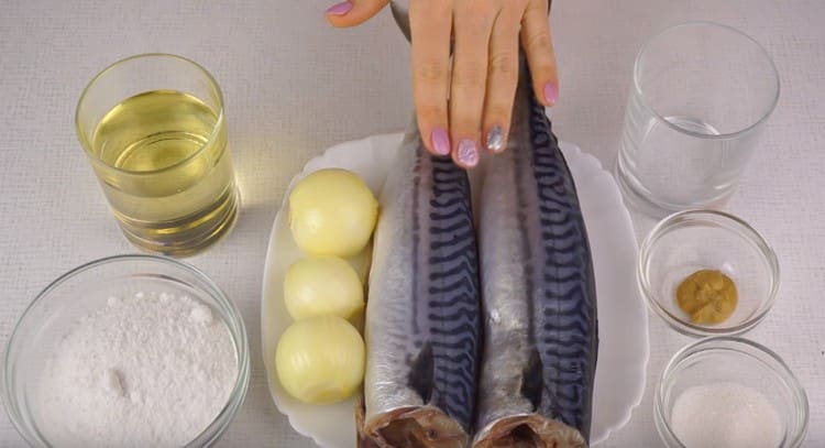 We clean and wash carcasses of mackerel.