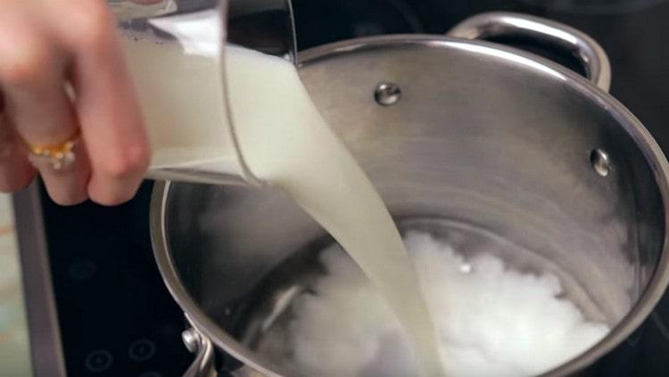 Pour water and milk into a saucepan.