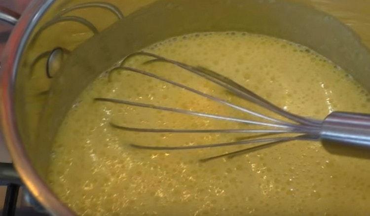 After the sugar is dissolved, add soda to the mass, it will brighten.