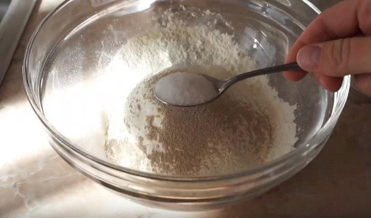 Combine flour with dry yeast, sugar and salt.