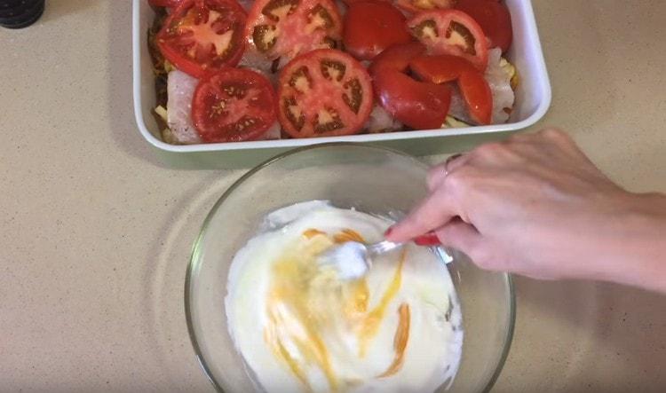 Preparing the fill for the dish.