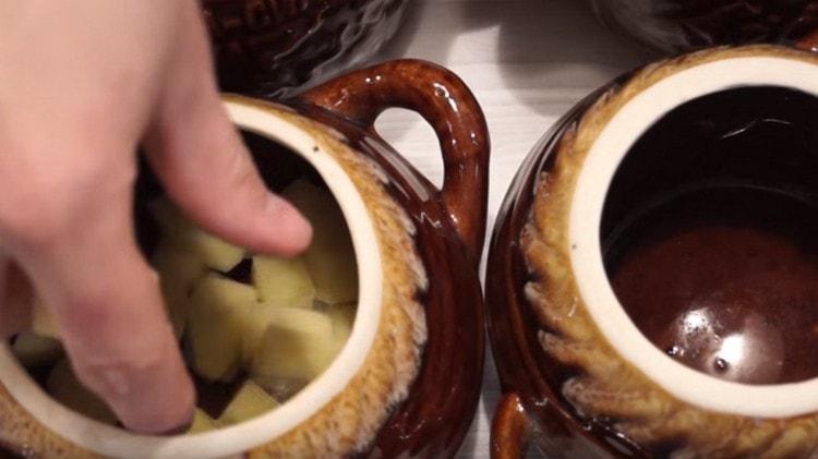 Put potatoes in baking pots.