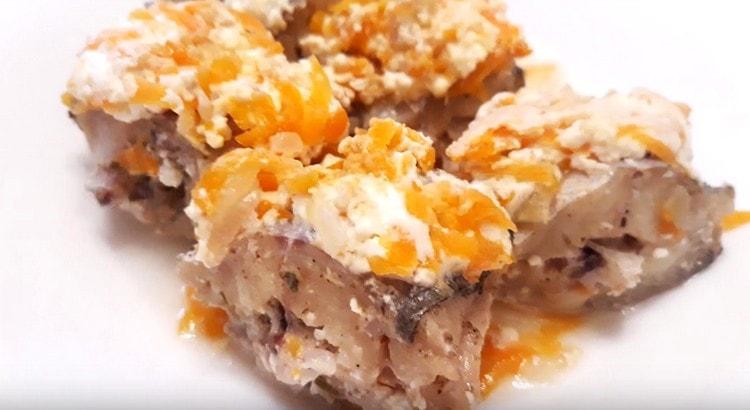 Pollock stewed with carrots and onions according to such a recipe turns out to be juicy and tender.