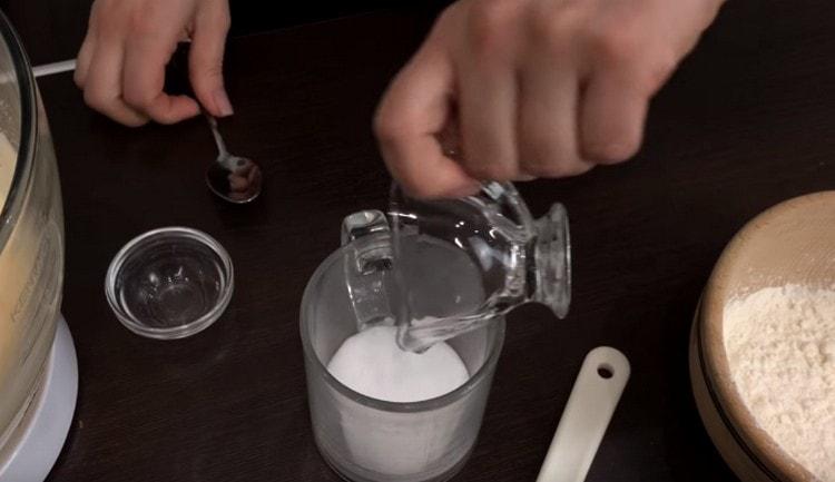 Mix water with soda and vinegar.