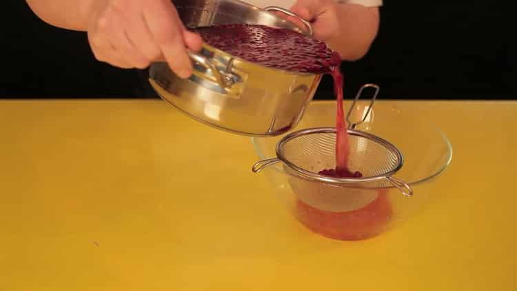To prepare fruit juice from lingonberries strain