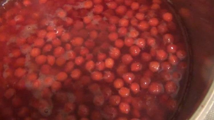 turn off the pan, cover and let the drink brew.