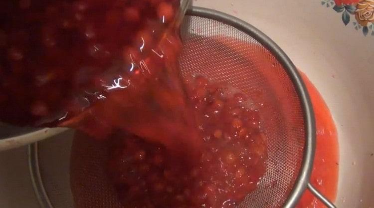 Ready juice from viburnum must be filtered.