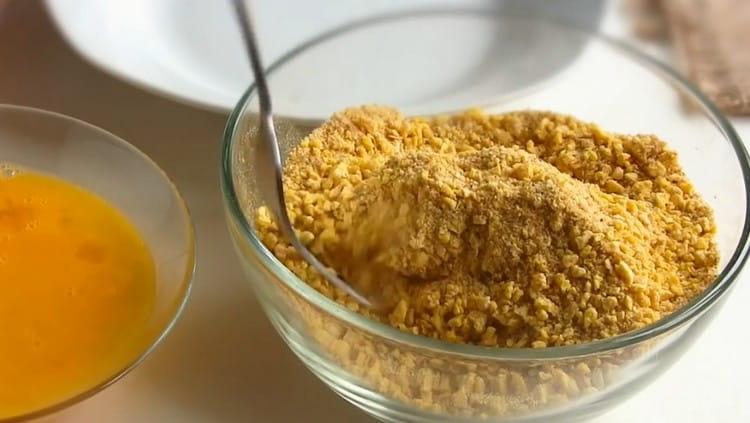 Next, roll the workpiece in breading.