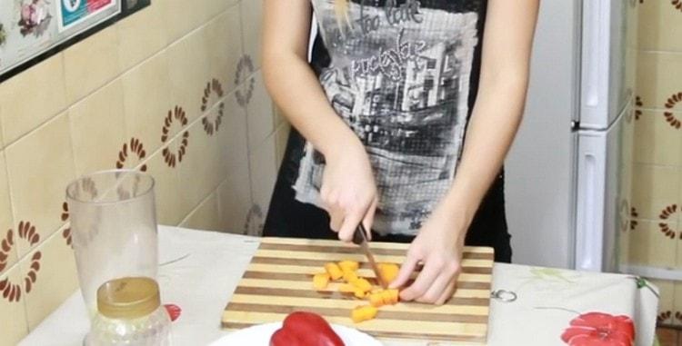 Cut the pumpkin into pieces, put it in the blender bowl.