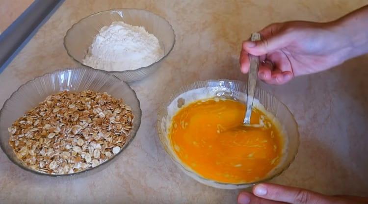 Mix the liquid components.