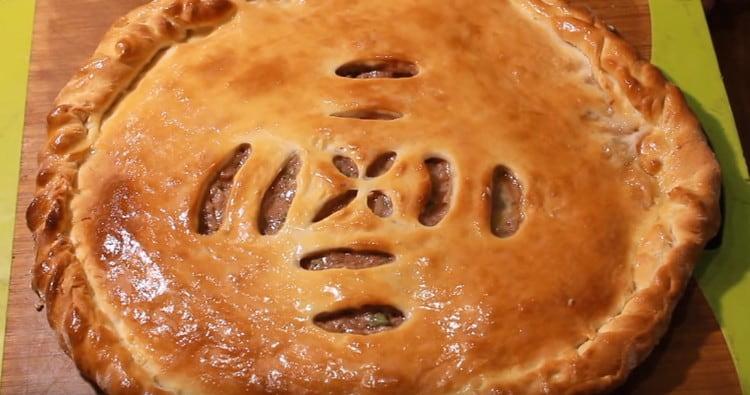 After baking, the Ossetian meat pie can be greased with a piece of butter.