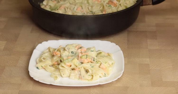 This dish looks so appetizing that it does not need additional decorations.