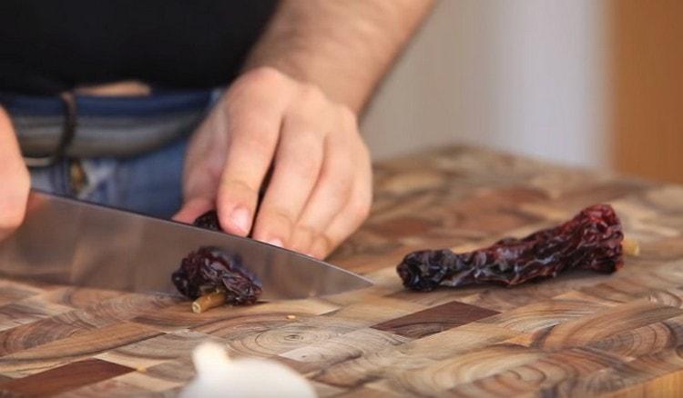 We chop smoked peppers in large pieces.