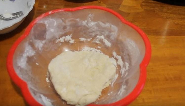 Add flour and knead the dough.