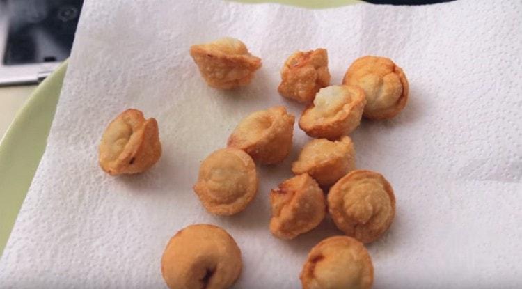 We put ready dumplings on paper towels to get rid of fat.