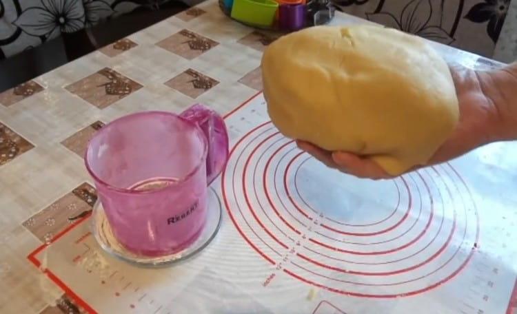 The dough should turn out smooth, not stick to your hands.