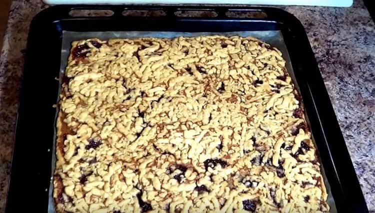 We bake in the oven a blank in the form of a whole pie.