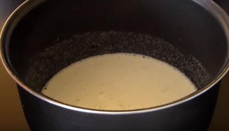 Add soda and mix the mass again.