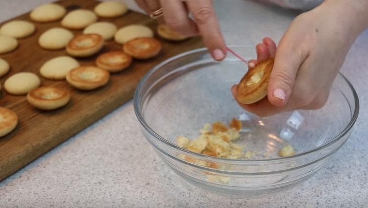 In each hat you need to make a recess for the leg with a knife.