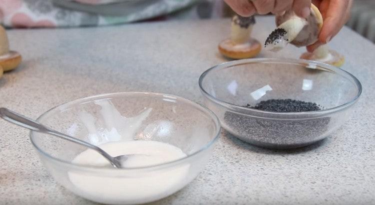 Dip the tip of the mushroom leg into a thick glaze and sprinkle with dry poppy seeds.
