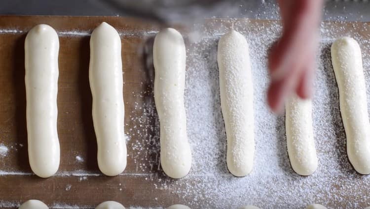Sprinkle the blanks with powdered sugar twice.