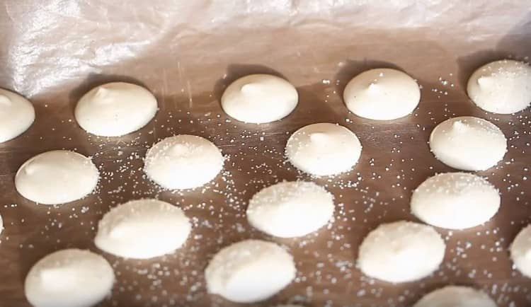 Sprinkle cookies with sugar and leave for 2 hours to form a crust on it.