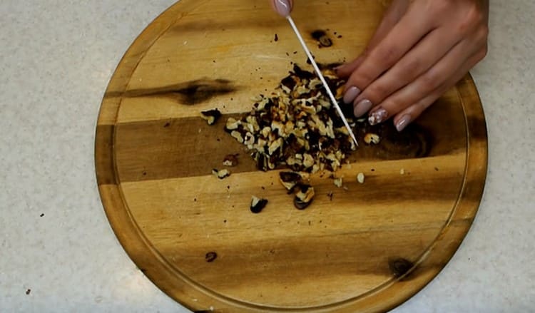 Grind nuts, mix with washed raisins.