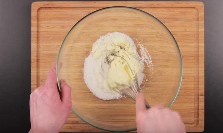 Mix the butter thoroughly with sugar.