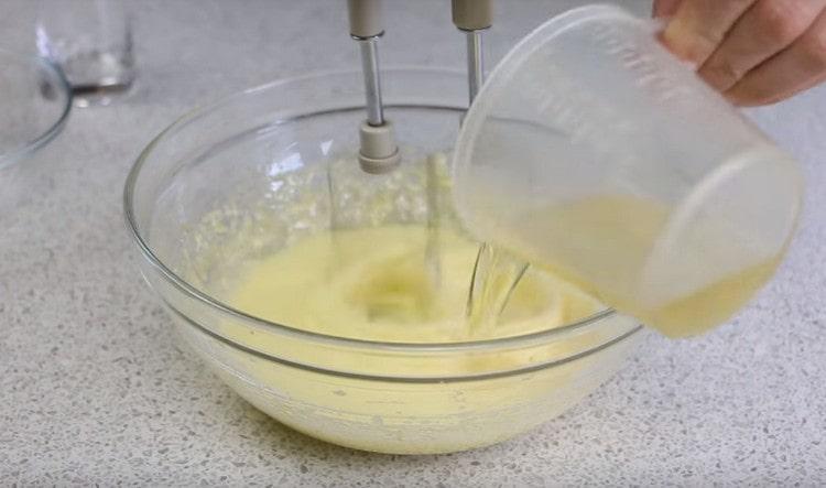 Add milk and vegetable oil to the egg mass.