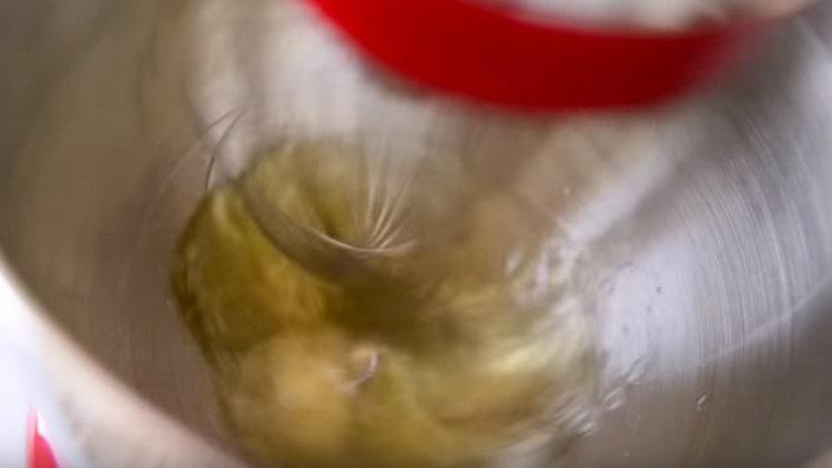 Adding wine vinegar and salt to the proteins, beat them with a mixer.