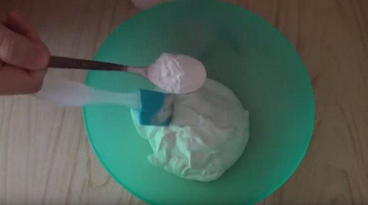Add baking powder to sour cream.