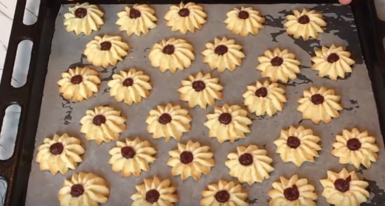 These cookies are baked very quickly.