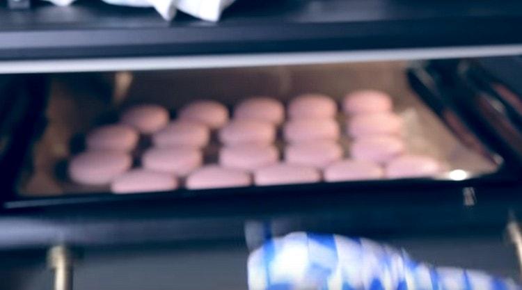 After the skirt appears on the cookie, you can open the oven to release moist air.