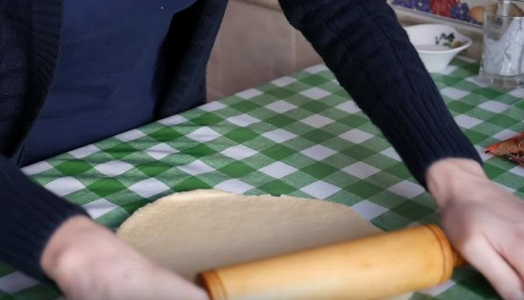 Thinly roll the resulting dough.