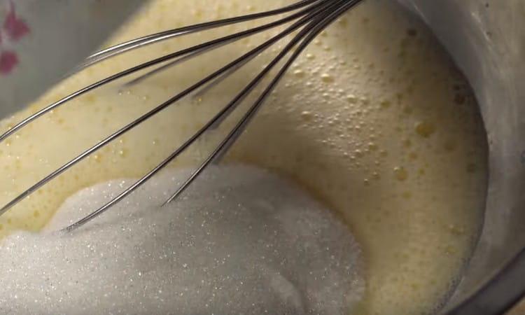 Add sugar to the egg-milk mass.