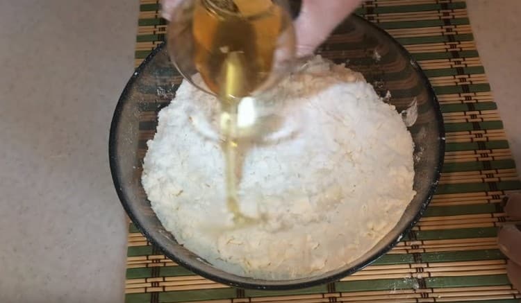 We make a deepening in the dry components and add beer.