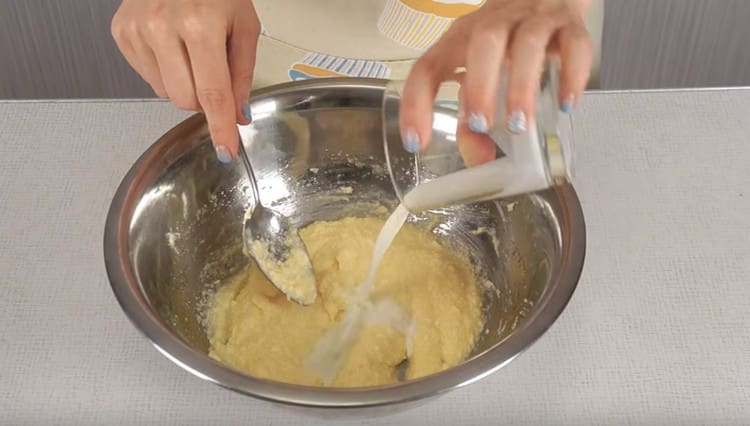 Add milk to the butter mass.