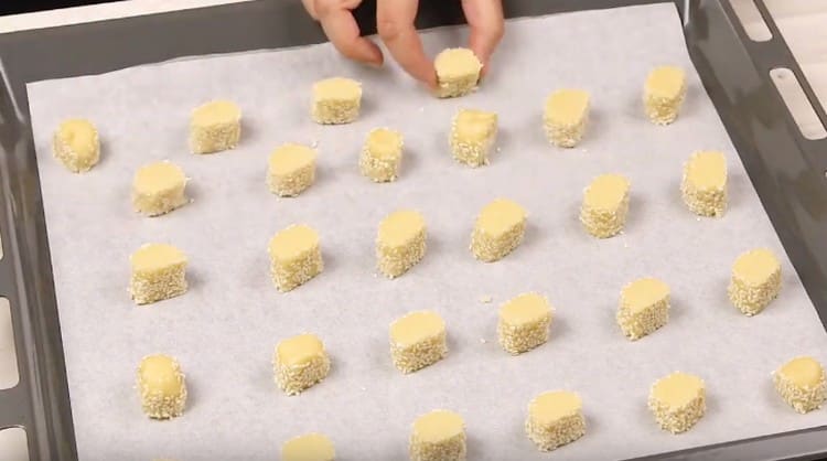 we spread the obtained blanks on a baking sheet and send it to the oven.