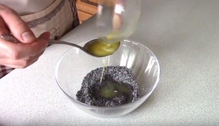 Add melted butter to the poppy with sugar and mix.