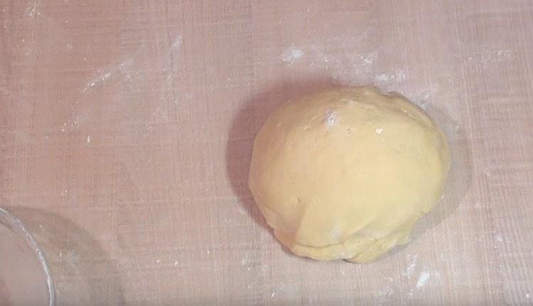 Knead a smooth dough that needs to be sent to the refrigerator.