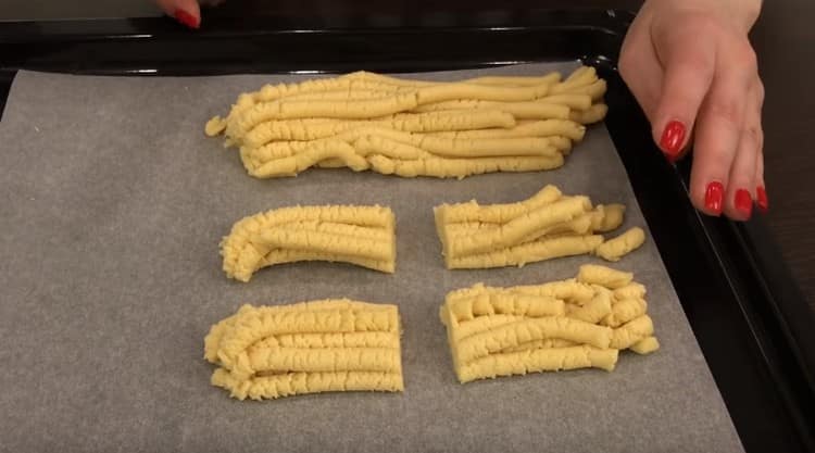 Biscuit blanks need to be divided into several parts.