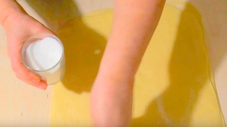 Sprinkle the second layer of dough with sugar.