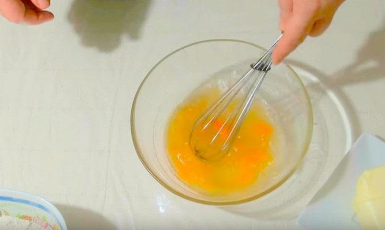 Beat the egg with light beer.