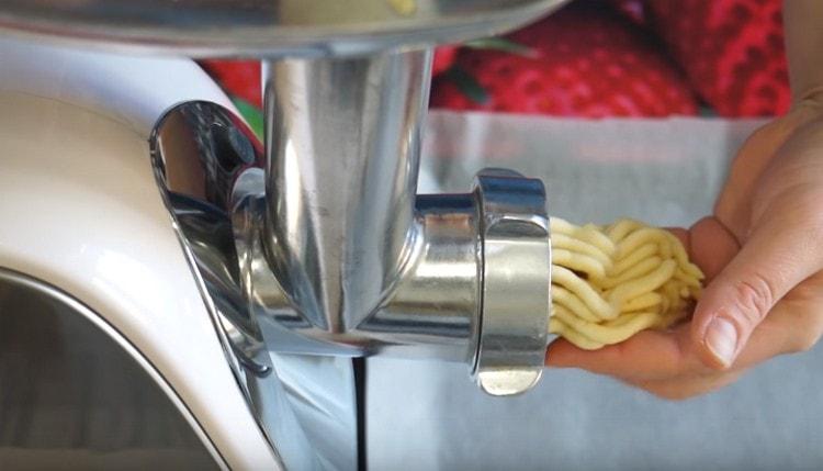 Pass the dough in the refrigerator through a meat grinder.