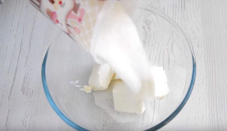 In a bowl, combine oil, a pinch of salt and sugar.