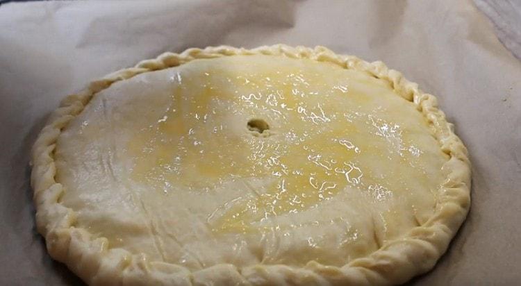 Grease the cake with whipped yolk and send to the oven.