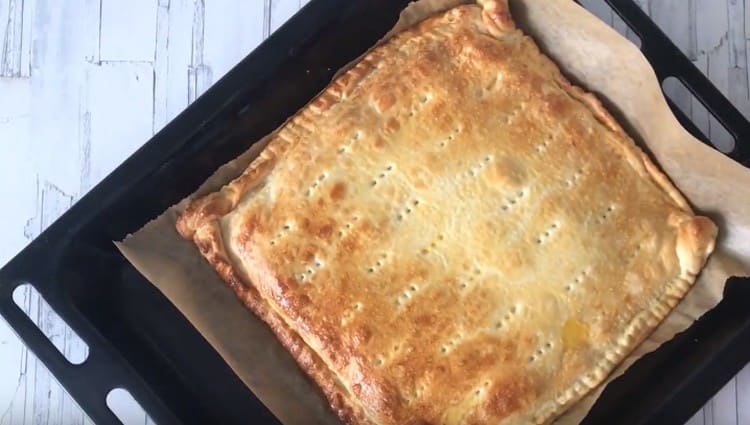 Such a cake is baked very quickly.